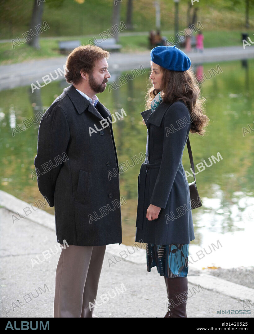 PAUL GIAMATTI and ROSAMUND PIKE in BARNEY'S VERSION, 2010, directed by RICHARD J. LEWIS. Copyright SERENDIPITY POINT FILMS.