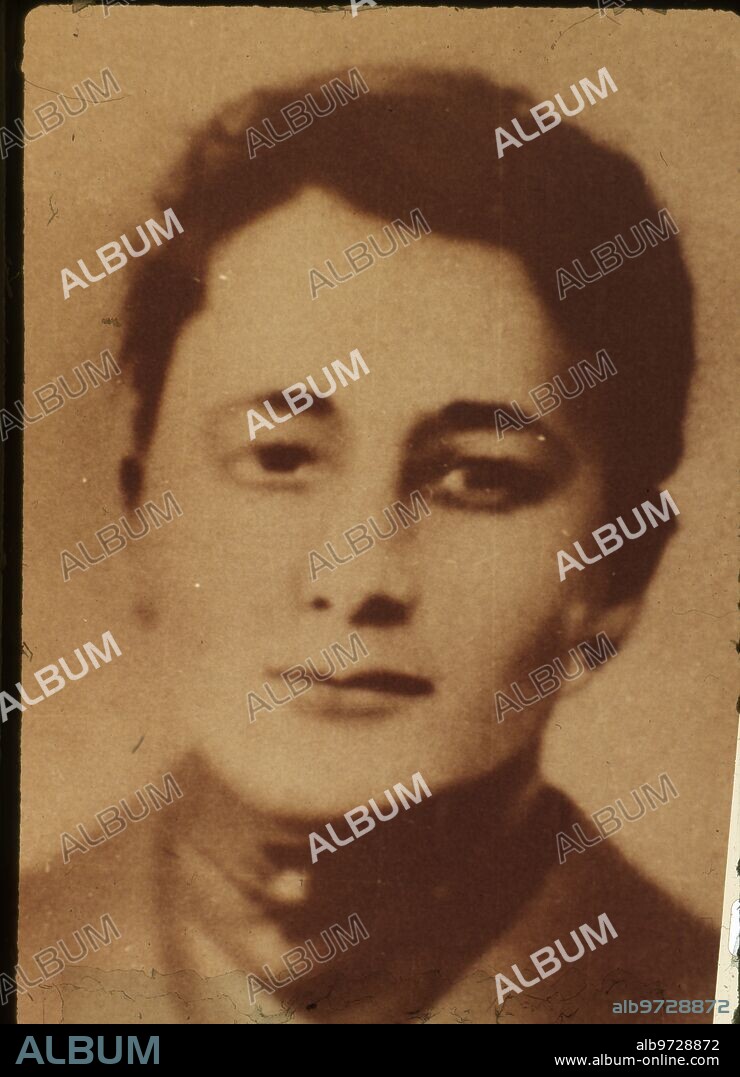 1900. Retrato de doña Pilar Bahamonde Salgado-Araújo y Pardo Andrade, madre de Francisco Franco Bahamonde.
