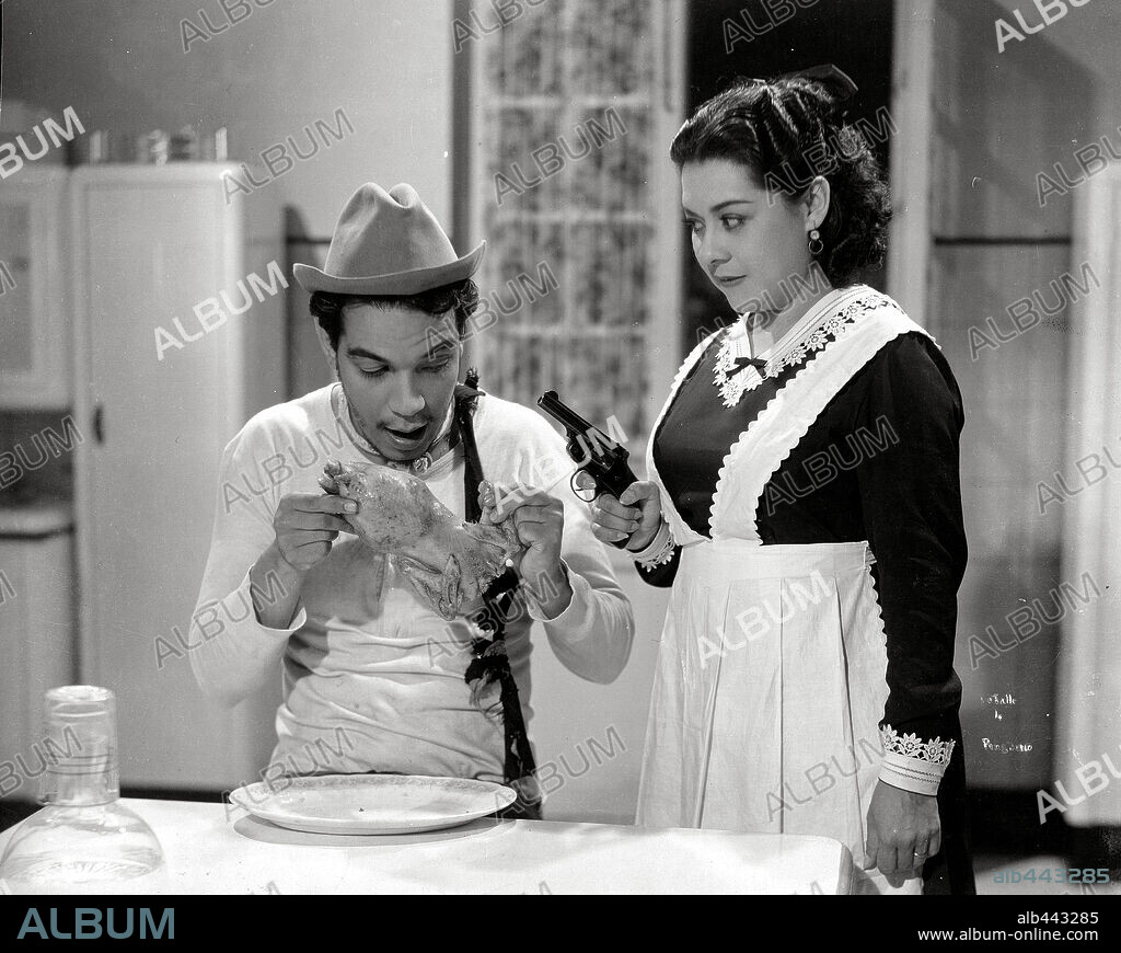 CANTINFLAS en AHÍ ESTÁ EL DETALLE, 1940, dirigida por JUAN BUSTILLO ORO. Copyright BUSTILLO ORO.