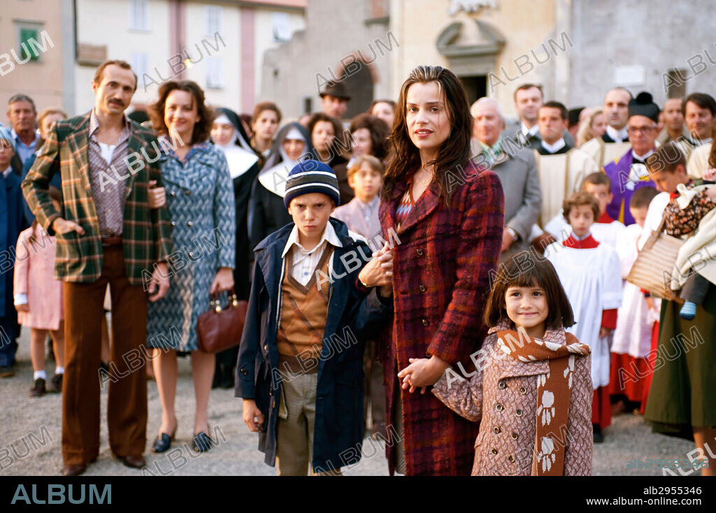 AURORA FRASCA, GIACOMO BIBBIANI und MICAELA RAMAZZOTTI in LA PRIMA COSA BELLA, 2010, unter der Regie von PAOLO VIRZI. Copyright MEDUSA FILM.