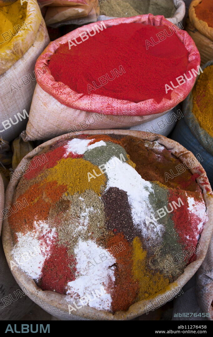 Spice shop, Bazaar, Central Kabul, Afghanistan, Asia.