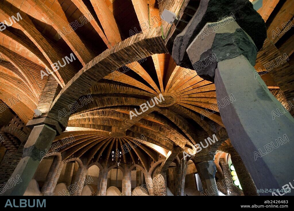 ANTONI GAUDÍ. Crypt Church Colonia Güell.
