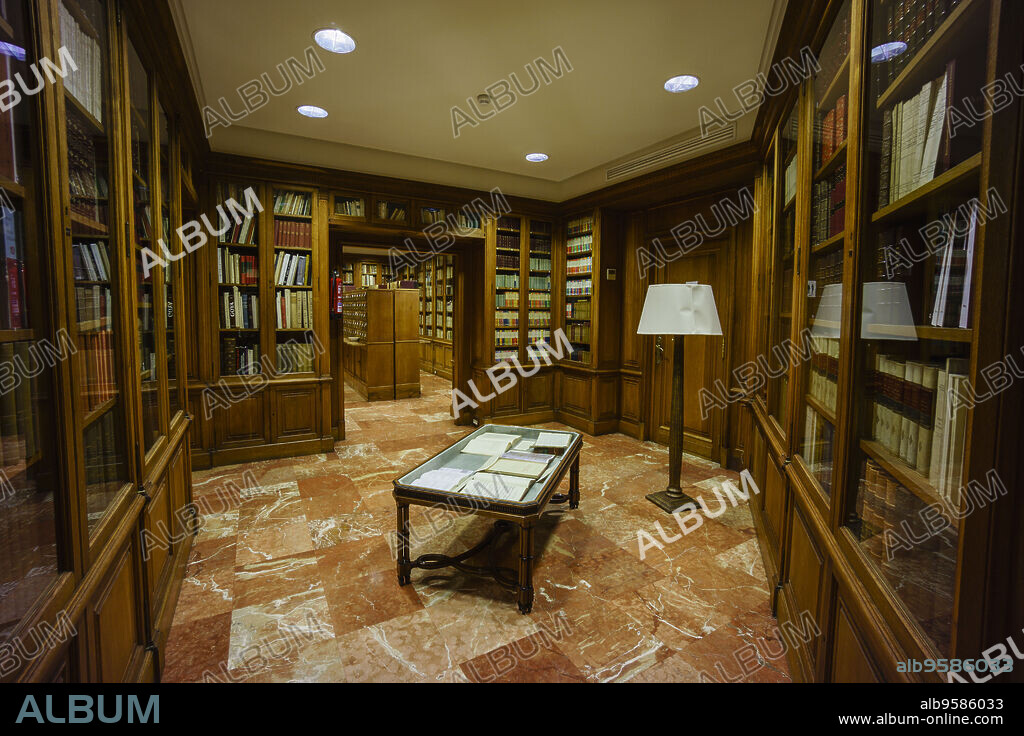 Biblioteca de la fundacion Bartolome March, especializada en tematica balear, Palma,Mallorca, islas baleares, Spain.