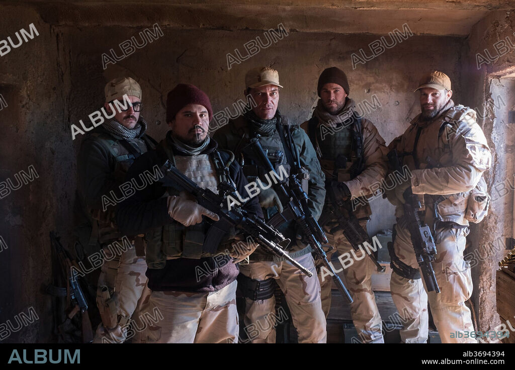 CHRIS HEMSWORTH, BEN O'TOOLE, MICHAEL PENA, MICHAEL SHANNON und GEOFF STULTS. BEN O'TOOLE, CHRIS HEMSWORTH, GEOFF STULTS, MICHAEL PEÑA und MICHAEL SHANNON in 12 STRONG, 2018, unter der Regie von NICOLAI FUGLSIG. Copyright ALCON ENT/BLACK LABEL MEDIA/JERRY BRUCKHEIMER FILMS/LIONSGAT / JAMES, DAVID.
