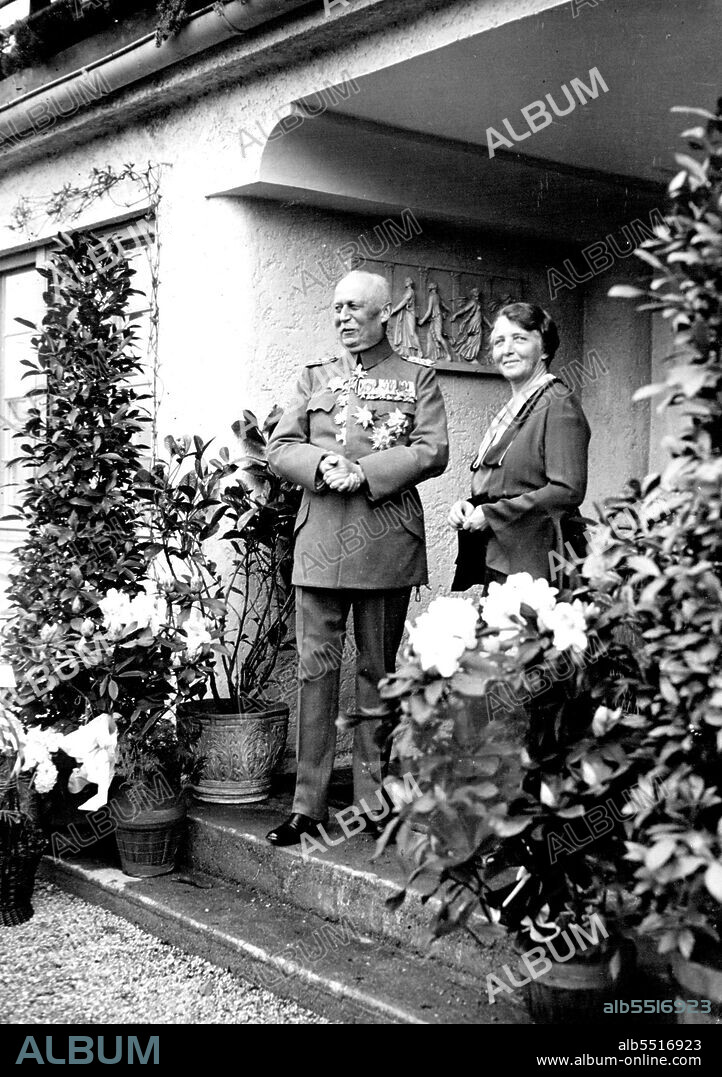Died General LudendorffGeneral Ludendorff mit ***** Seinem Wohnhaus in Tutzing Am Starnberger See (Aufgenommen am Tage Seines 70. Geburtstages 1936).General Der Infanterie Ludendorff ist Heute ***** in Munich Nach Langerem Schwerin Leiden Plotzlich Gestorben. December 20, 1937. (Photo by Atlantic Photo).