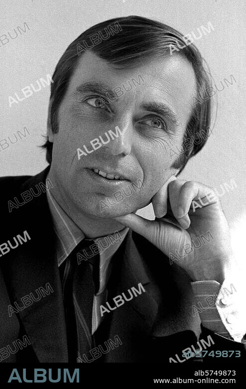 Münch, Ingo von; Jurist (1965-73 Prof. an der Ruhr-Universität Bochum); geb. am 26.12.1932 in Berlin. Ingo von Münch in seinem Haus in Hattingen. Foto, September 1972.