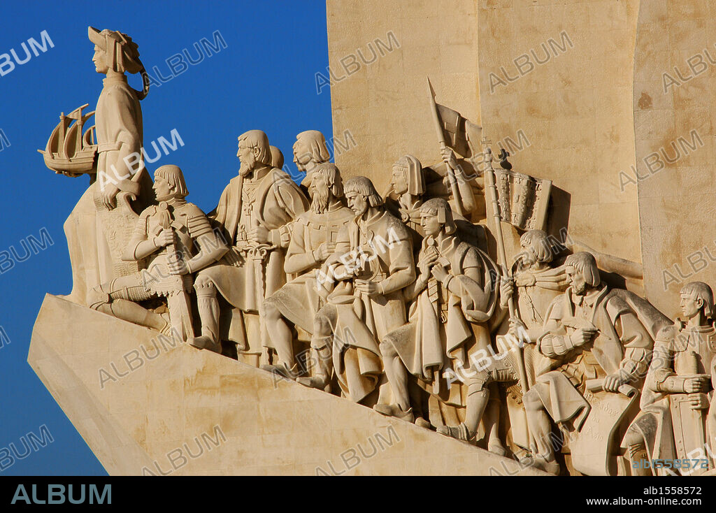 JOSE ANGELO COTTINELLI TELMO (1897-1948) AND LEOPOLDO DE ALMEIDA. Portugal. Lisboa. Monumento a los Descubrimientos. Erigido en 1960 con ocasión del V centenario de la muerte del infante Enrique "el Navegante" (1394-1460). Detalle.