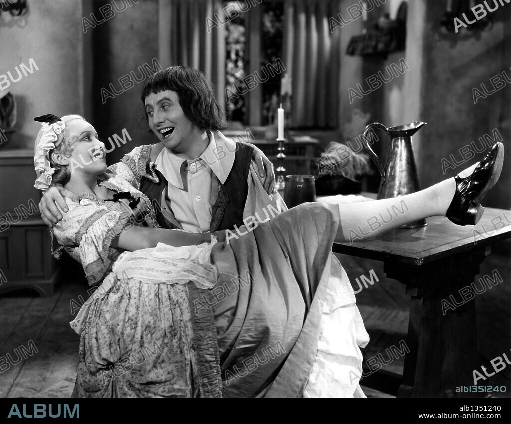 BERT WHEELER and DOROTHY LEE in COCKEYED CAVALIERS, 1934, directed by MARK SANDRICH. Copyright RKO RADIO PICTURES.