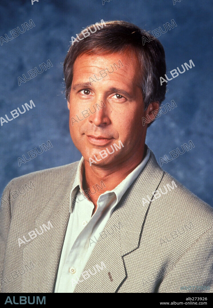 CHEVY CHASE en EL GRAN LIO, 1991 (NOTHING BUT TROUBLE), dirigida por DAN AYKROYD. Copyright WARNER BROTHERS / SCHAPIRO, STEVE.