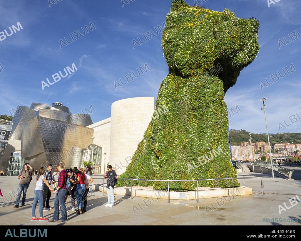 Puppy , Jeff Koons, Guggenheim Museum Bilbao, siglo XX, diseñado por Frank O. Gehry, Bilbao, Pais Vasco, Spain.
