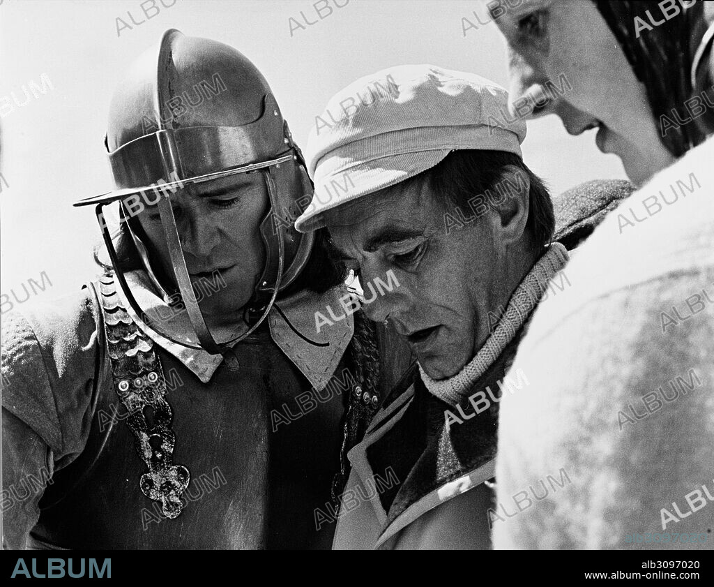 KEN HUGHES and RICHARD HARRIS in CROMWELL, 1970, directed by KEN HUGHES. Copyright COLUMBIA PICTURES.