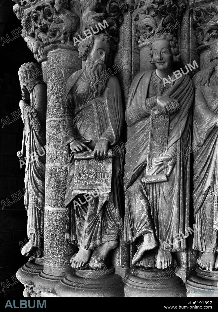 MAESTRO MATEO. JEREMIAS Y DANIEL - DETALLE DEL PILAR DE LOS PROFETAS - PORTICO DE LA GLORIA - SIGLO XII - ROMANICO ESPAÑOL - B/N - AÑOS 50.