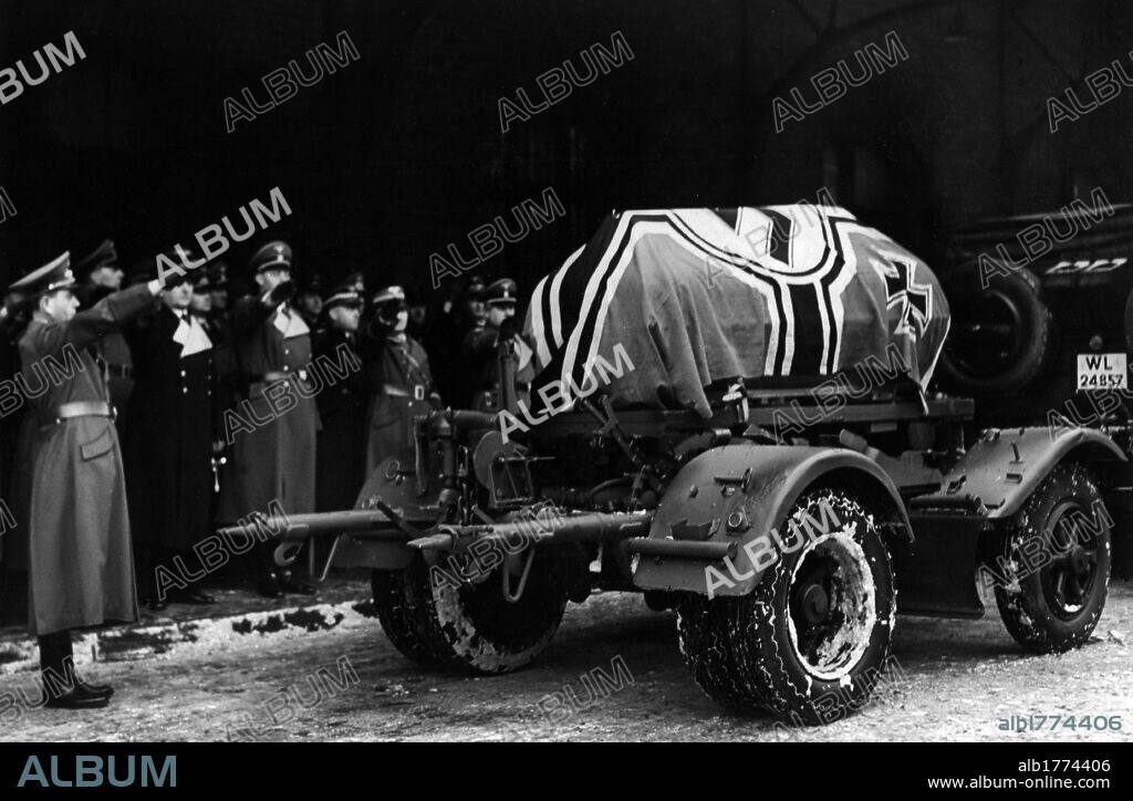 Albert Speer paying homage to Fritz Todt's body. The Ministry of the Armaments Albert Speer and other Nazi authorities tributing the coffin of Fritz Todt wrapped with the Nazi flag on a gun. Berlin, 11st February 1942.