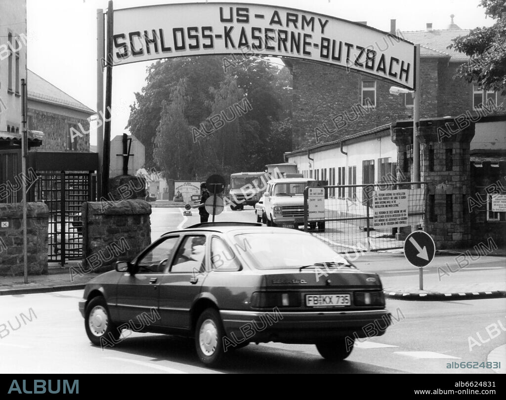 Entrance of the US barracks in Butzbach on 18th September 1990. It is getting closed on occasion of the withdrawal of US troops from Germany. 18/09/1990
