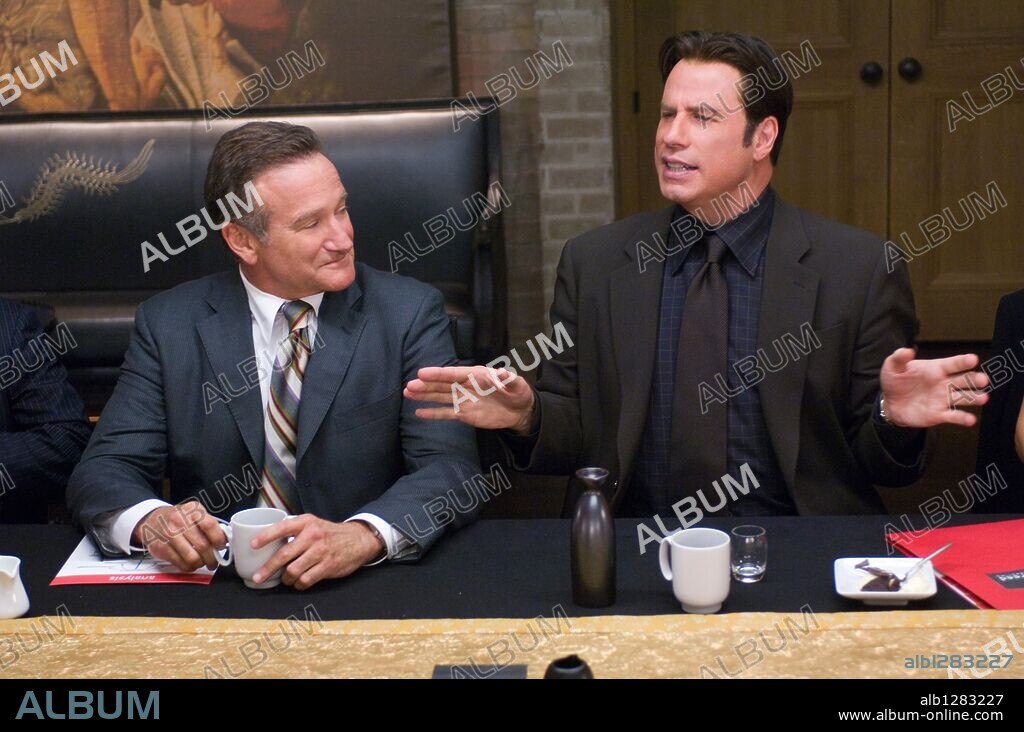 TRAVOLTA JOHN und ROBIN WILLIAMS. JOHN TRAVOLTA und ROBIN WILLIAMS in OLD DOGS, 2009, unter der Regie von WALT BECKER. Copyright WALT DISNEY PICTURES / PHILLIPS, RON.