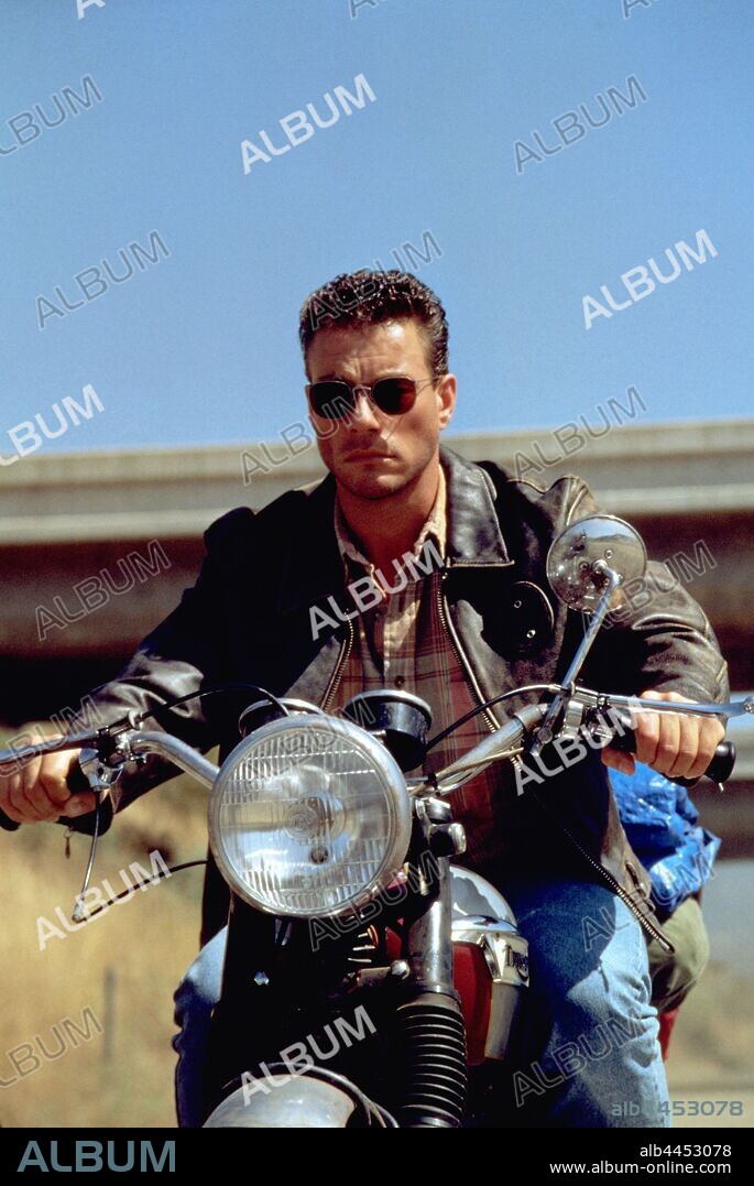 JEAN-CLAUDE VAN DAMME en SIN ESCAPE, GANAR O MORIR, 1993 (NOWHERE TO RUN), dirigida por ROBERT HARMON. Copyright COLUMBIA PICTURES.