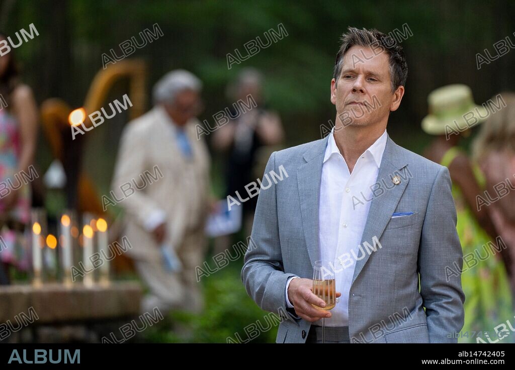 KEVIN BACON en SIRENAS, 2025 (SIRENS), dirigida por NICOLE KASSELL. Copyright Netflix Studios / LuckyChap.