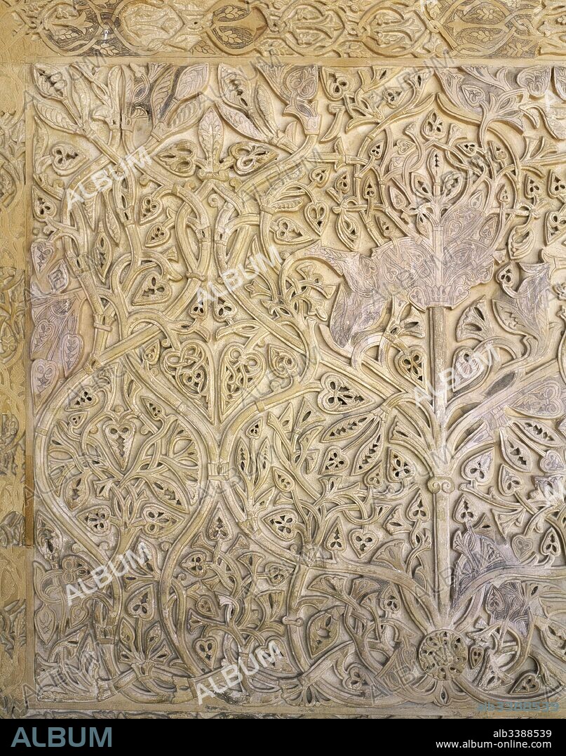 Medina Azahara. Ciudad edificada cerca de Córdoba entre los años 936 y 976. Destaca el palacio construido por Abd al-Rahman III. Detalle de las decoraciones florales que se encuentran en el Salón de Abd al-Rahman III. Provincia de Córdoba. Andalucía. España.