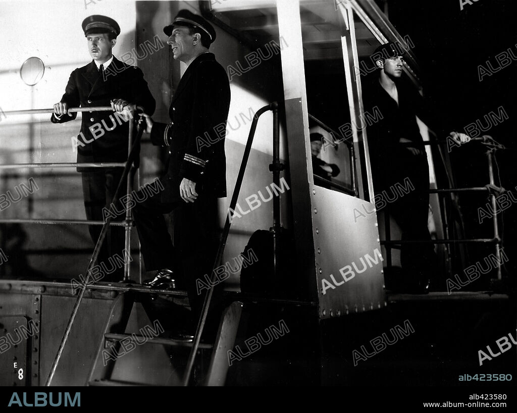 FELICIANO CATALAN, JOSE RIVERO y RAFAEL RIVELLES en NIEBLA, 1932, dirigida por BENITO PEROJO.