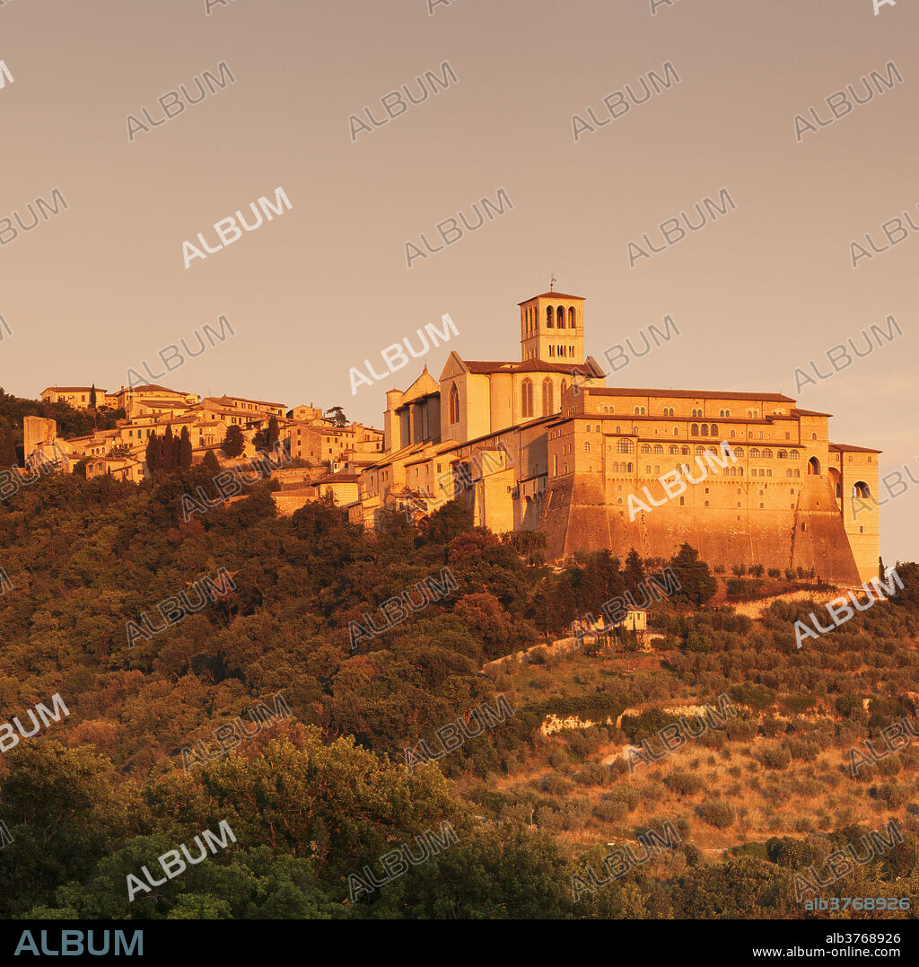 Basilica of San Francesco, UNESCO World Heritage Site, Assisi, Perugia District, Umbria, Italy, Europe.