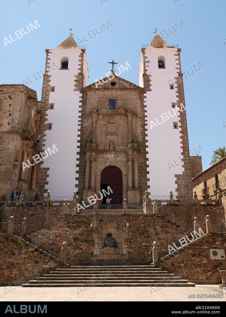 IGLESIA DE SAN FRANCISCO JAVIER EN LA PLAZA DE SAN JORGE  CACERES, EXTREMADURA.