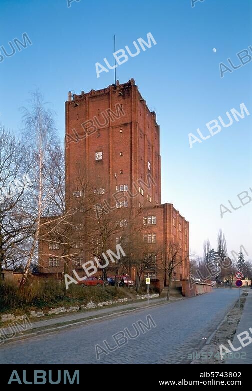 Neuenhagen, Rathaus (1925 Format / Filmsize: 6 × 9 cm.