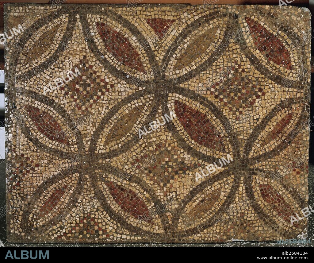 ARTE ROMANO. ESPAÑA. MOSAICO ROMANO con decoración geométrica. Técnica del "OPUS TESSELLATUM" policromado. Tamaño: 94 x 74 cm. Taller local. Fechado entre los siglos IV-V. Procedente de la la villa romana de Pacs (Penedès). Museu Diocesà de Barcelonal. Cataluña.