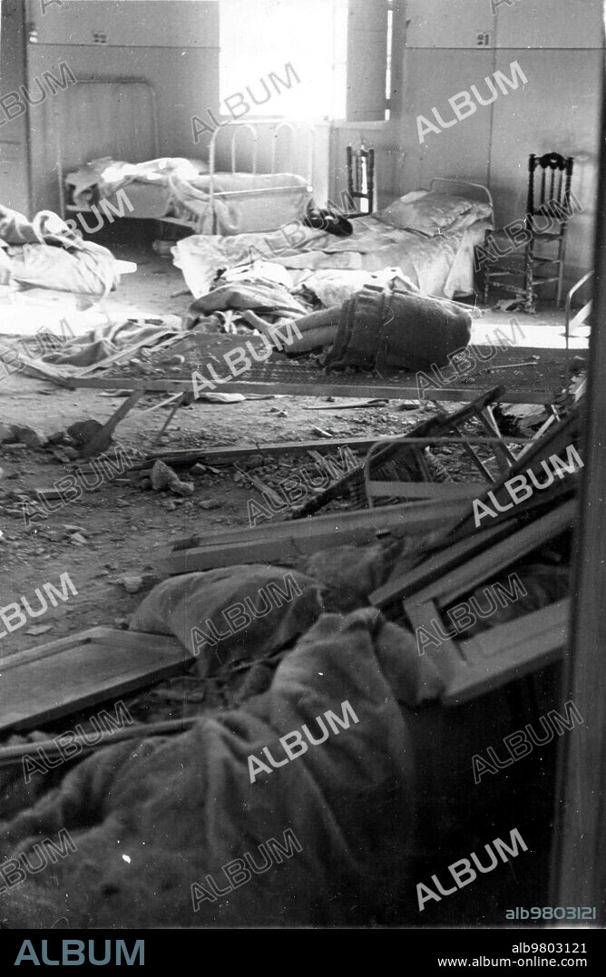 1937. Un detalle del hospital de sangre de Nazaret, en Valencia, Destruido por uno de los Proyectiles de un buque del ejército Nacional.