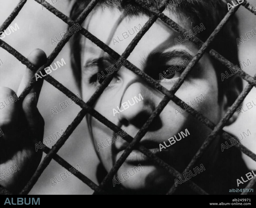 JEAN-PIERRE LEAUD en LOS CUATROCIENTOS GOLPES, 1959 (LES QUATRE CENTS COUPS), dirigida por FRANCOIS TRUFFAUT. Copyright SEDIF, LES FILMS DU CAROSSE/JANUS.