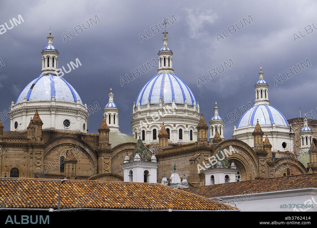 Cuenca cathedral, Cuenca, UNESCO World Heritage Site, Ecuador, South America.
