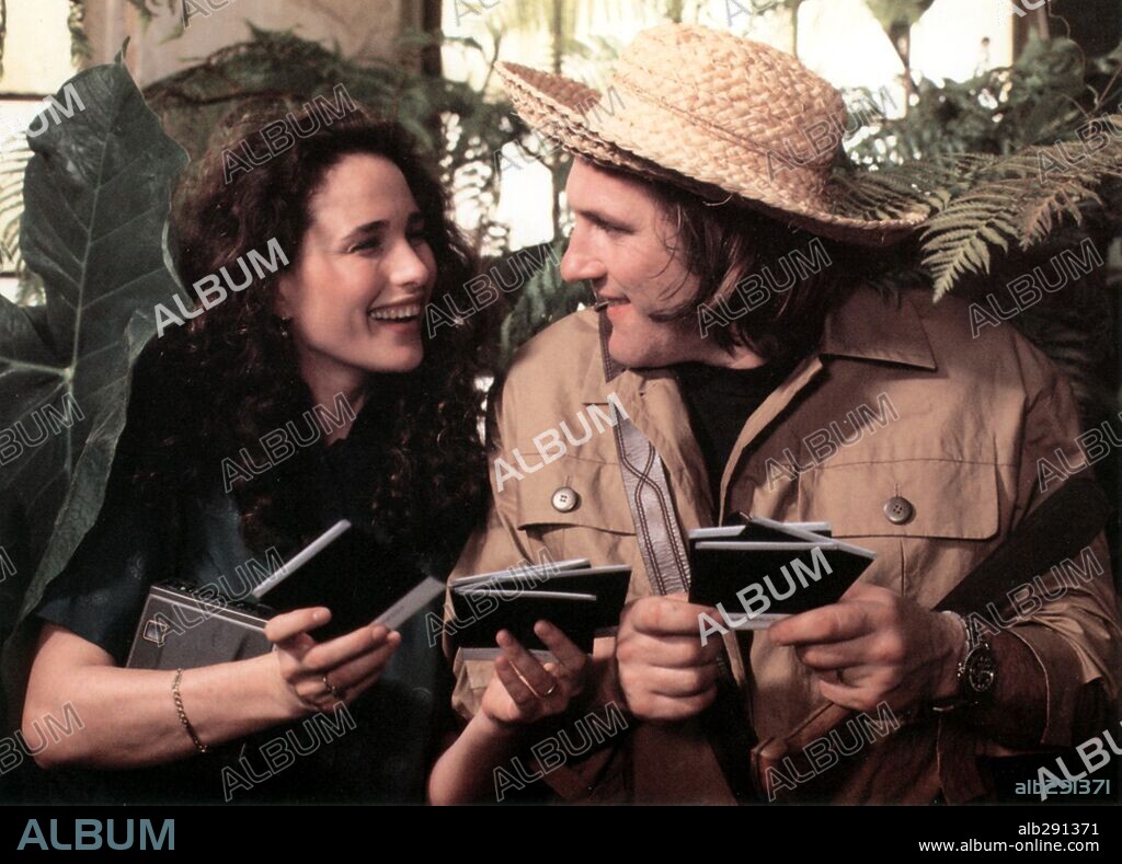 ANDIE MacDOWELL y GERARD DEPARDIEU en MATRIMONIO DE CONVENIENCIA, 1990 (GREEN CARD), dirigida por PETER WEIR. Copyright TOUCHSTONE PICTURES.