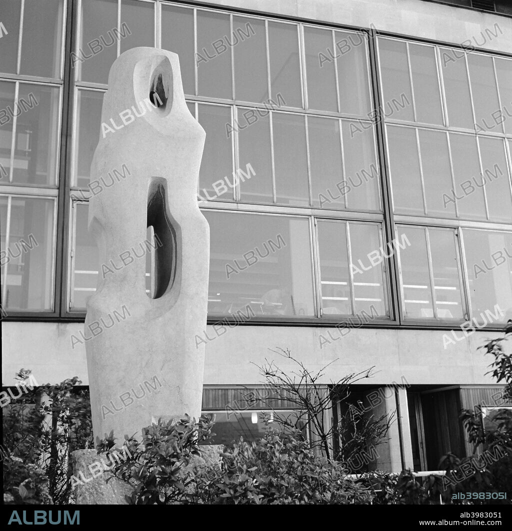 Royal Festival Hall, Belvedere Road, South Bank, Lambeth, London, c1951-1962. General view of the Royal Festival Hall showing a modern sculpture in the foreground. The building was designed by Leslie Martin, Peter Moro and Robert Matthew from London County Council's Architecture Department to mark the Festival of Britain in 1951.