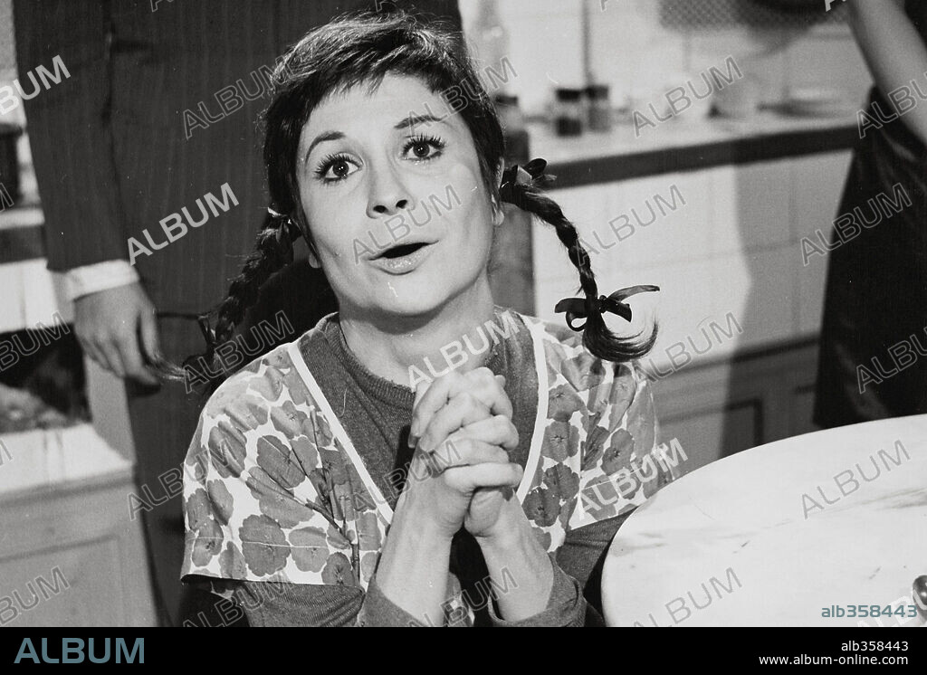 LINA MORGAN en LA TONTA DEL BOTE, 1970, dirigida por JUAN DE ORDUÑA.