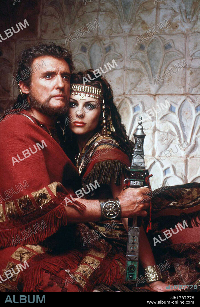DENNIS HOPPER et ELISABETH HURLEY dans SAMSON AND DELILAH, 1996, réalisé par NICOLAS ROEG. Copyright BETA FILM.