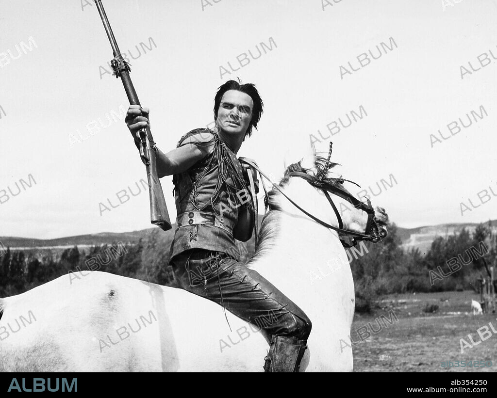 BURT REYNOLDS en JOE, EL IMPLACABLE, 1966 (NAVAJO JOE), dirigida por SERGIO CORBUCCI. Copyright DINO DE LAURENTIIS.
