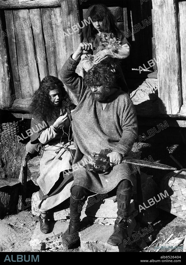 1980-tal.. Lena Nyman som Lovis, Börje Ahlstedt som Mattis och Hanna Zetterberg som Ronja i filmatiseringen av Astrid Lindgrens bok Ronja Rövardotter.. Foto: Jan Delden / XP / SCANPIX / Kod: 10. ** OUT AFTONBLADET, PUNKT SE **.