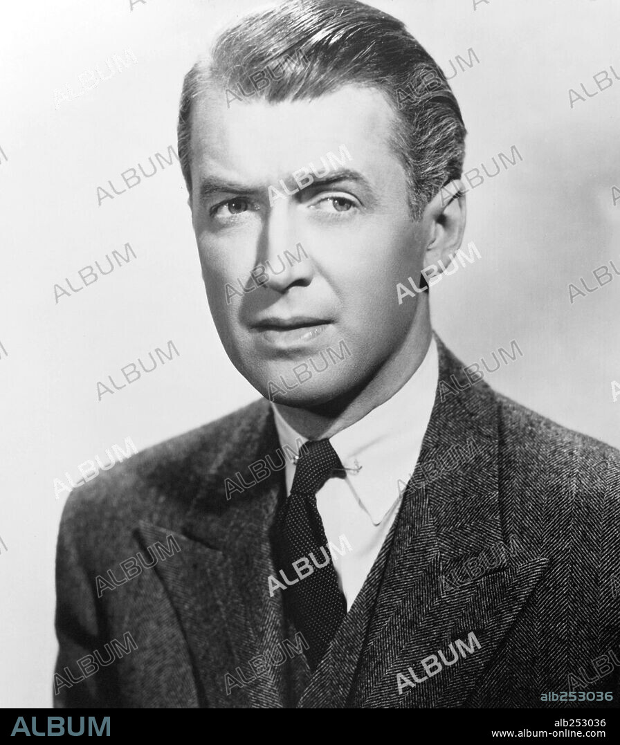 JAMES STEWART en LA SOGA, 1948 (ROPE), dirigida por ALFRED HITCHCOCK. Copyright Warner Bros./Transatlantic Pictures.