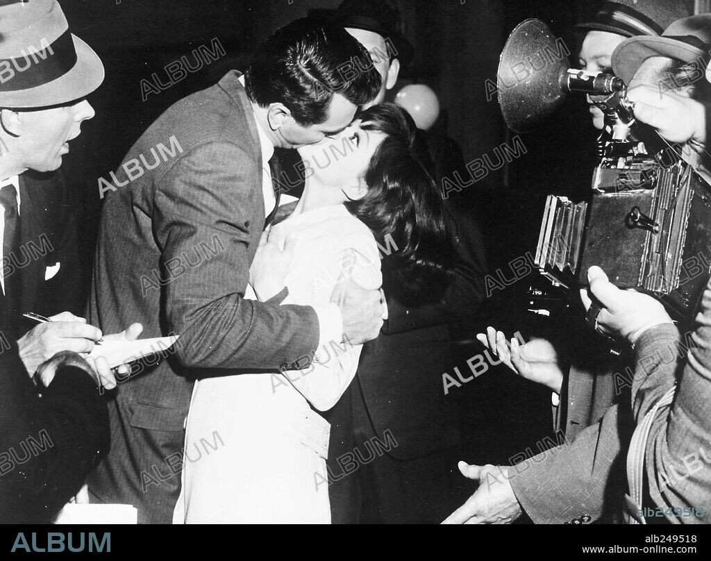 CLAUDIA CARDINALE y ROCK HUDSON en MISIÓN SECRETA, 1965 (BLINDFOLD), dirigida por PHILIP DUNNE. Copyright UNIVERSAL PICTURES.