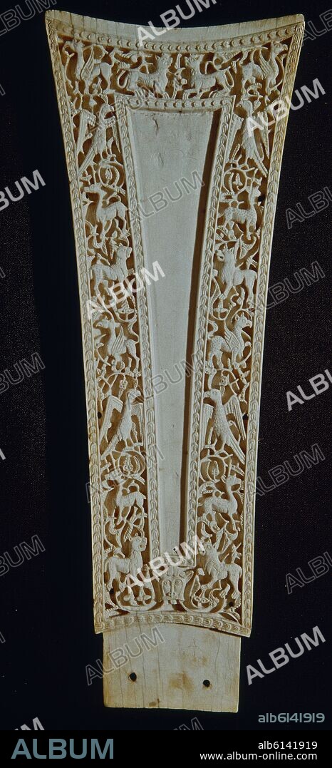 BRAZO DE CRUZ PROCESIONAL DE MARFIL - MOZARABE - SIGLO X.