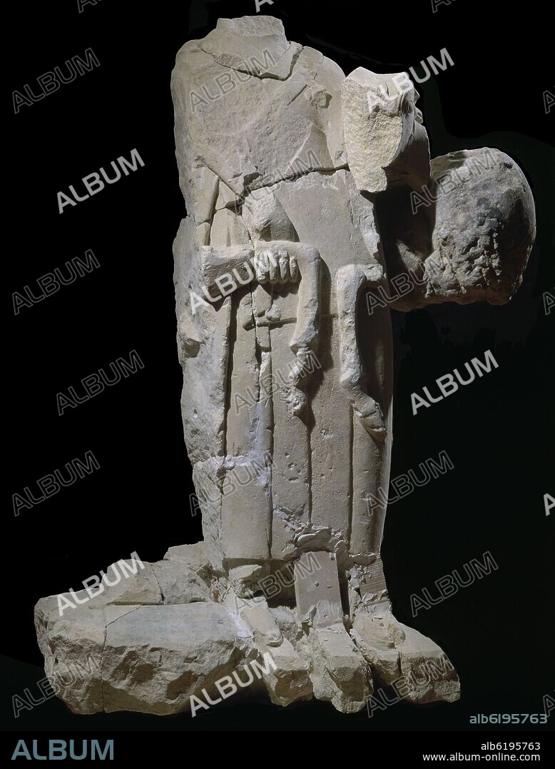 FIGURA DE PIE CON DOS CARNEROS - PROCOCEDENTE DE CERRILLO BLANCO DE PORCUNA - IBERICO - SIGLO V AC.