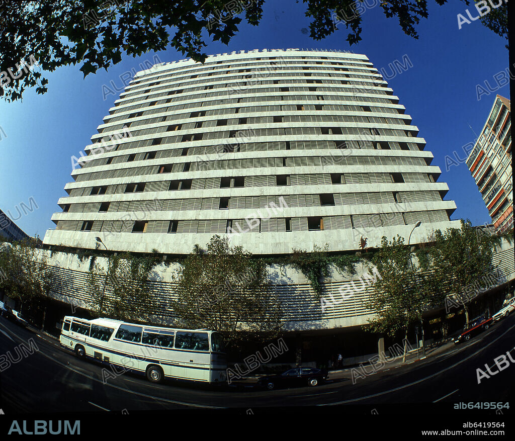 HOTEL EUROBUILDING FACHADA PADRE DAMIAN CON OJO DE PEZ.
