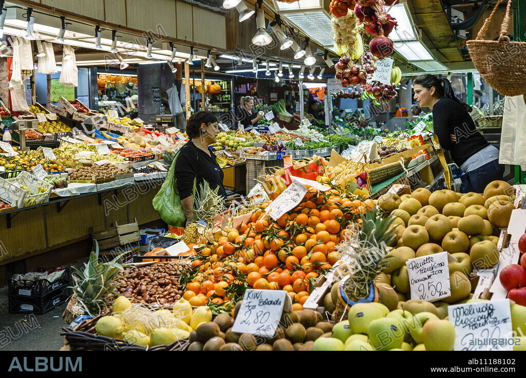 Mercato Orientale (Eastern Market), Genoa, Liguria, Italy, Europe.