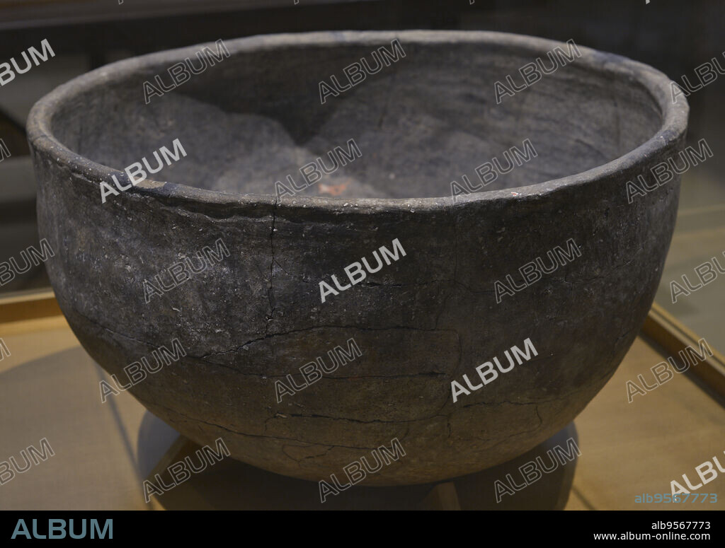 Prehistoria. Portugal. Vaso ritual fundacional. Calcolítico Final. Cerámica. Procedente de Vila Nova de San Pedro (Portugal). Museo Arqueológico do Carmo. Lisboa. Portugal.