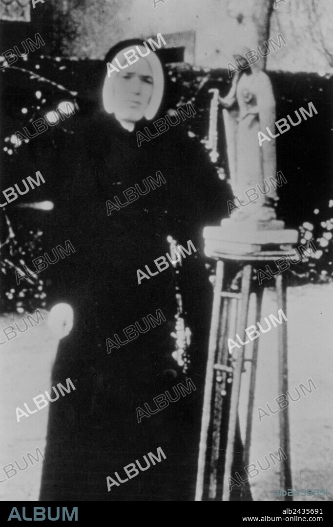 Lucia dos Santos (1907-2005), one of the three children who see the apparition of Virgin Mary in 1917 in Fatima in Portugal, here as a nun, c. 1930.