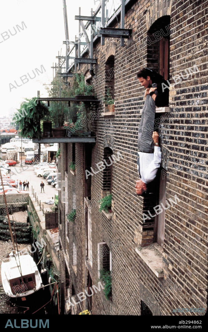 JOHN CLEESE and KEVIN KLINE in A FISH CALLED WANDA, 1988, directed by CHARLES CRICHTON. Copyright METRO GOLDWYN MAYER.