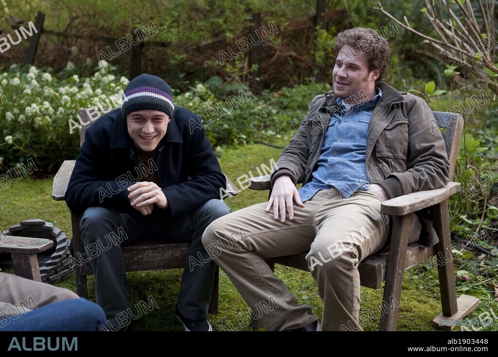 JOSEPH GORDON-LEVITT and SETH ROGEN in 50/50, 2011, directed by JONATHAN LEVINE. Copyright MANDATE PICTURES / HELCERMANAS-BENGE, CHRIS.