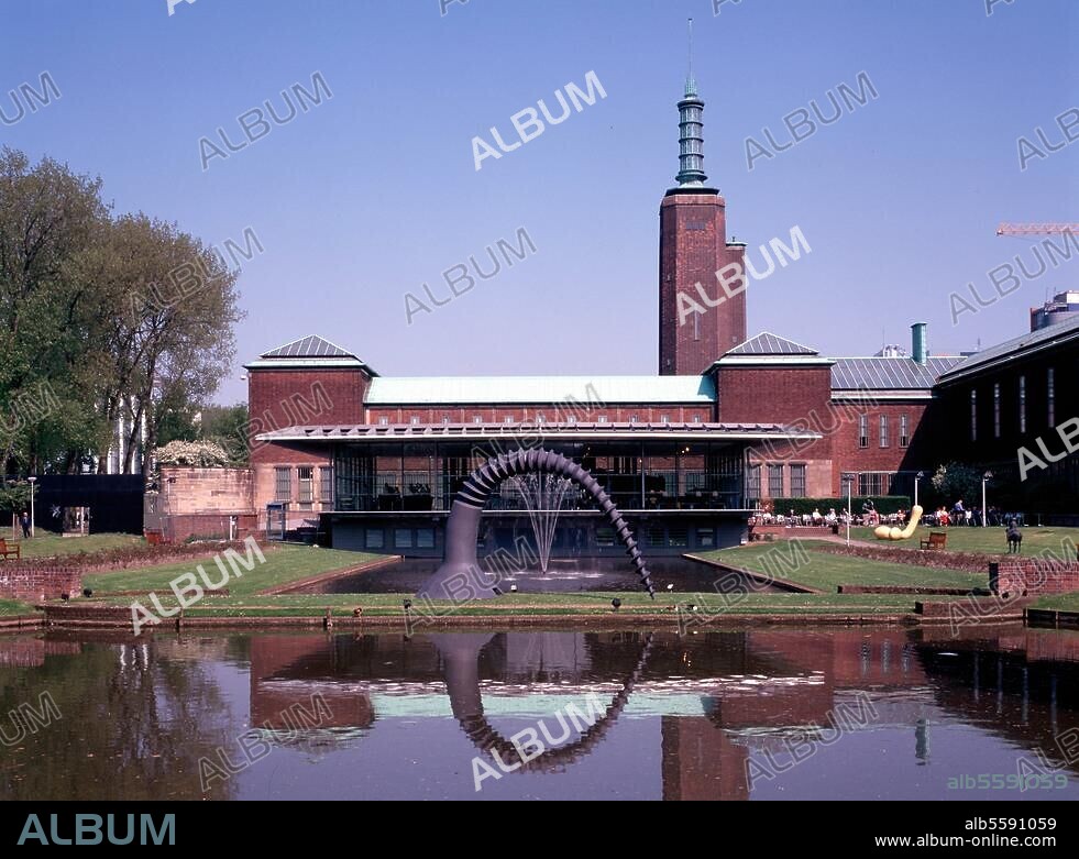 Rotterdam, Museum Boijmans van Beuningen © Jochen Helle Format / Filmsize: 6 × 7 cm.