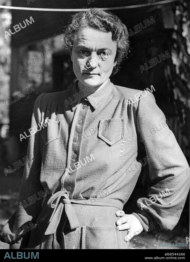 Kirsten Hansteen, politiker för Norges Kommunistiska Parti, fotograferad 1945, då hon blev Skandinaviens första kvinnliga statsråd, som konsultativt statsråd för socialministeriet i Norge.. Foto: Reportagebild / TT News Agency / Kod 37770.
