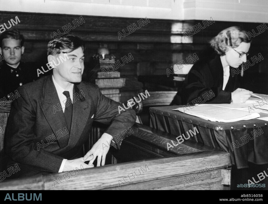 Orig. bildtext... I lagmannsretten idag kom spionsaken mot löyntnant Per Edvard Danielsen opp. Som det vil huskes er Danielsen siktet for spionasje for Sovjet, og han ble arestert på Holmenkollen i mai månad iår, like etter å ha avlevert noen dokumenter til en fungsjonaer fra den Russiske ambasade. Bilde viser: Den anklagede Löyntnant Danielsen (til venstre) og dennes forsvarer Asvar Ottesen (til Höyre). Oslo, 4. september 1951. Anm. P Danielsen, 1918-, åtalades för spionage för Sovjetunionen 1951, men frikändes. persons: PER EDVARD DANIELSEN;ASVOR OTTESEN sites: OSLO;NORGE.