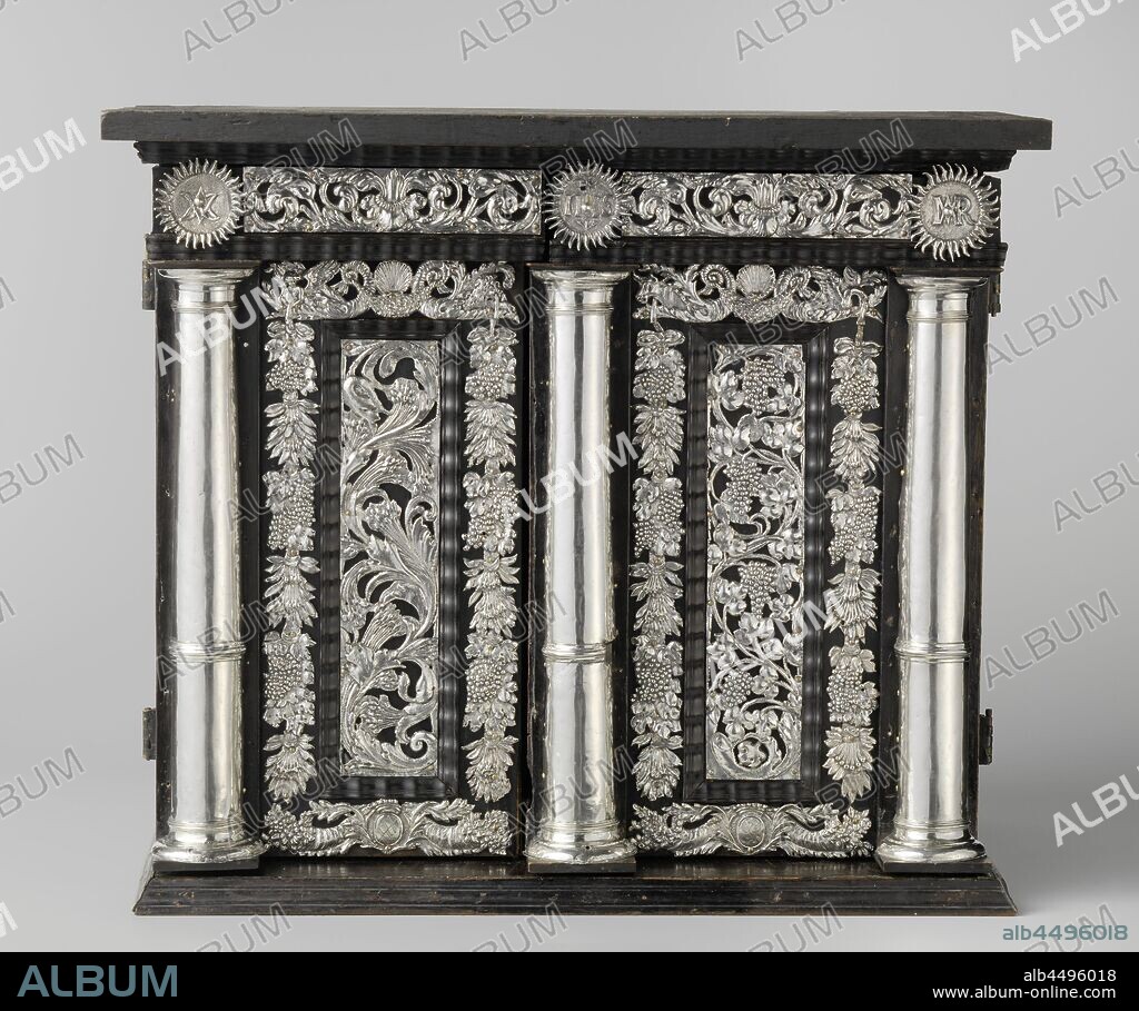 Tabernacle cupboard, Tabernacle cupboard made of ebony with silver fittings. The three protruding columns are clad in silver. On the doors and cornices, openwork, driven silver fittings., anonymous, Friesland (possibly), c. 1650 - c. 1675, silver (metal), brass (alloy), oak (wood), pine (wood), ebony (wood), h 42.0 cm × l 49.0 cm × w 31.0 cm.